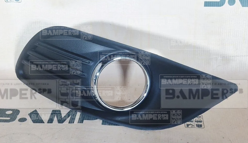 Окантовка противотуманной фары правая Ford Focus 2 2008-2011 Э.