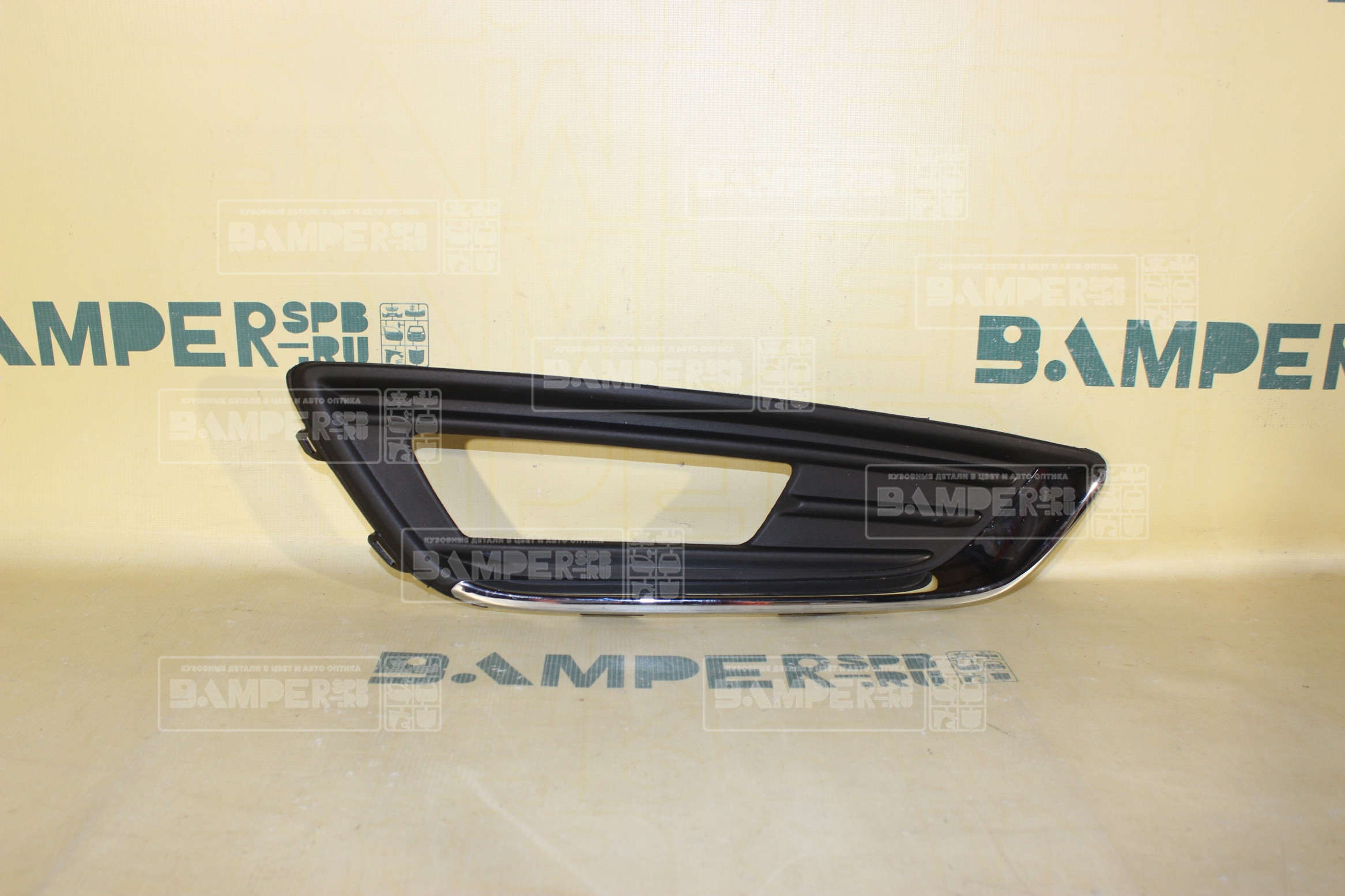 Окантовка противотуманной фары Ford Focus 3 2015-2019 хром правая Э.