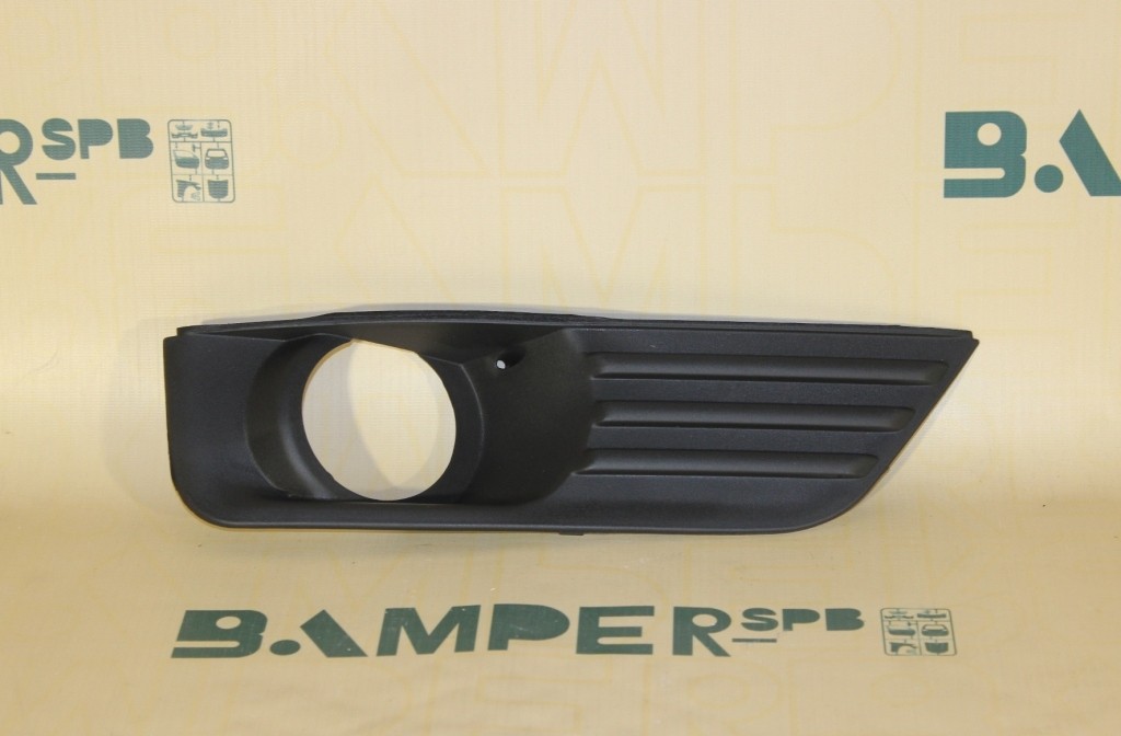 Окантовка противотуманной фары правая Ford Focus 2 2005-2008 Э.