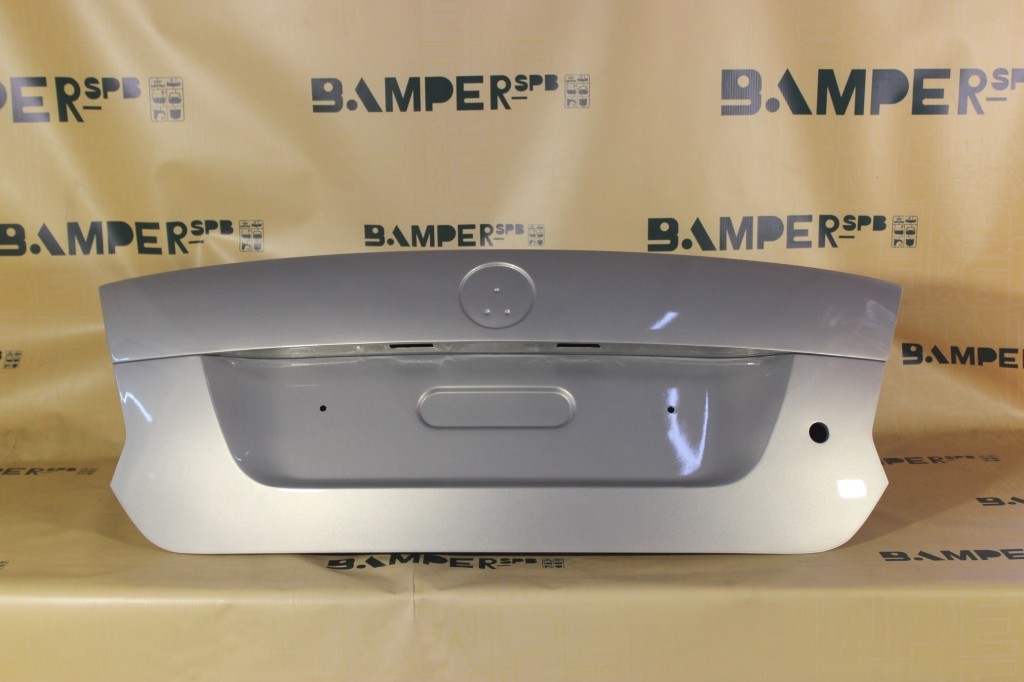 Крышка багажника Volkswagen Polo 5 2010-2020 SDN с отв. под ключ 7B, LR7L Silver Leaf Серебристо-желтый
